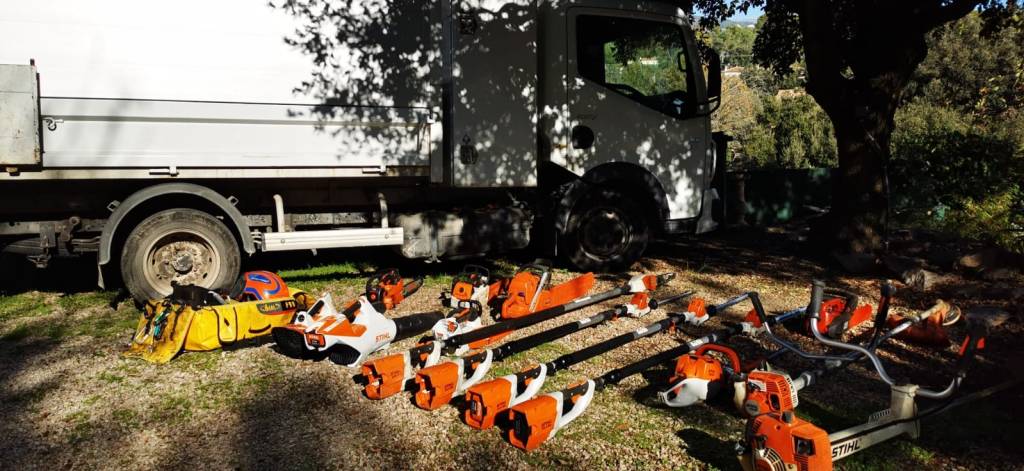 Artisan Paysagiste depuis 20 ans - Aménagement de jardin - Elagage - Taille structurante arbres grands sujets