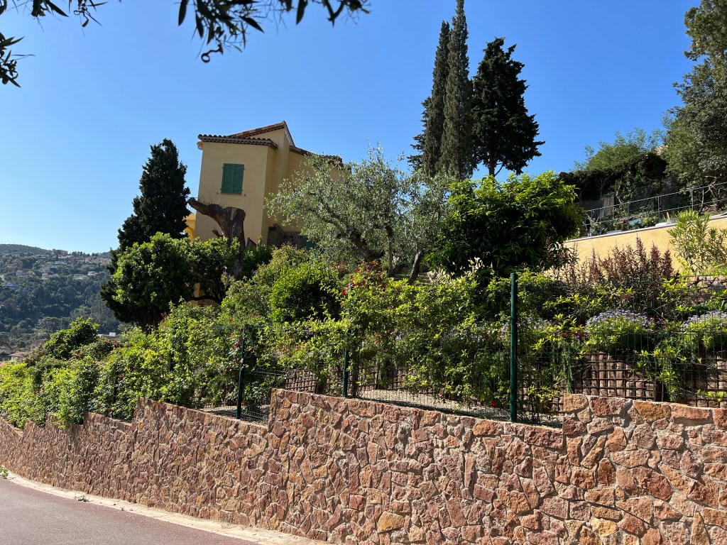 Mur de soutènement Théoule sur mer. Aménagement jardin